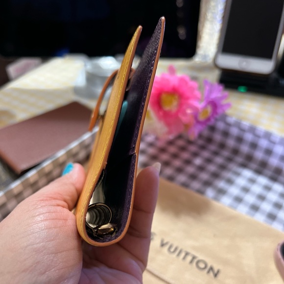 Louis Vuitton Epi Agenda - Picture 2 of 8